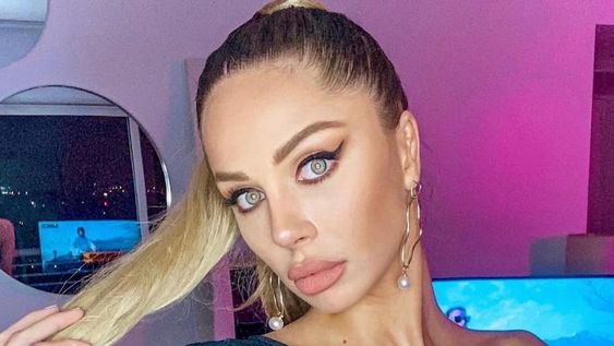 Romina Malaspina se mostró con una bikini diminuta arriba de un yate en Miami