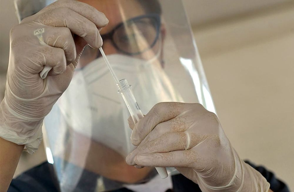 Ómicron, detectada en África, es tan reciente que la información es poca pero se sabe que se disemina rápido. Foto: Orlando Pelichotti / Los Andes