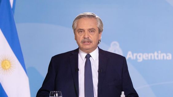 El presidente Alberto Fernández prorrogó hasta el último día de 2022 la emergencia sanitaria en el país (Archivo)