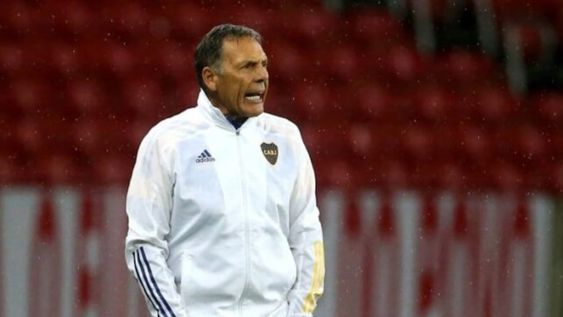 El DT de Boca confirmó los once titulares de Boca para el juego revancha ante Racing. Adentro: Soldano y González. / Gentileza.