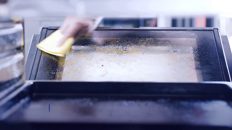 Qué truco de limpieza debes tener en cuenta para quitar la grasa del vidrio horno