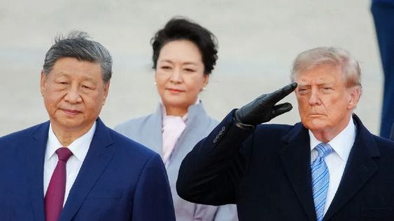 El presidente chino Xi Jinping, su esposa Peng Liyuan y el presidente estadounidense Donald Trump en Maryland, Estados Unidos
