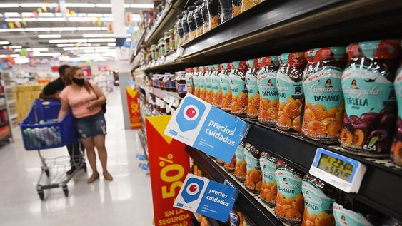 El listado de Precios Cuidados en Mendoza tiene 1.359 productos, pero no todos se consiguen en las góndolas y cada supermercado dispone de una lista con los artículos que venden. Foto: José Gutiérrez