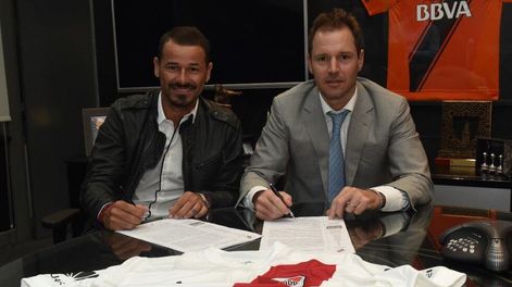El uruguayo Mora renovó con River hasta 2020: Me quiero retirar acá