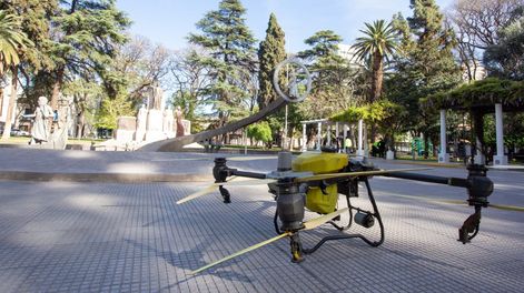 La Ciudad de Mendoza implementó, por primera vez, drones para la pulverización del arbolado