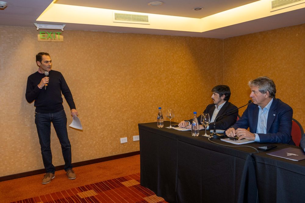 El empresario Mauricio Badaloni durante la presentación ante funcionarios nacionales de Mesa de la Producción y el Empleo de Mendoza.