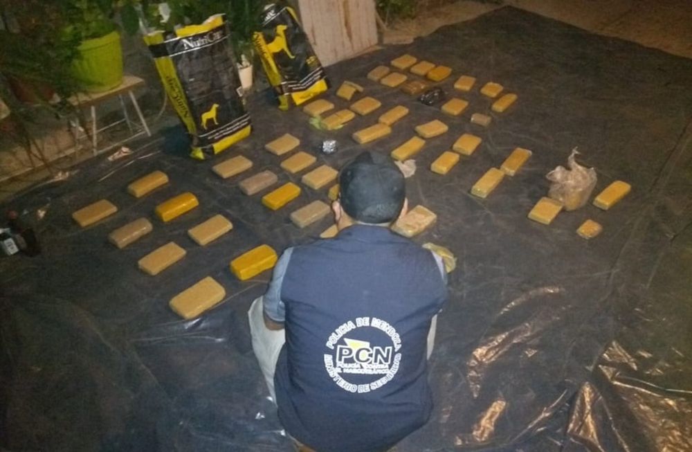 La marihuana que se enviaba a la cárcel provenía de Paraguay. Estaba compactada en 55 ladrillos que fueron decomisados. Foto: Prensa Ministerio de Seguridad