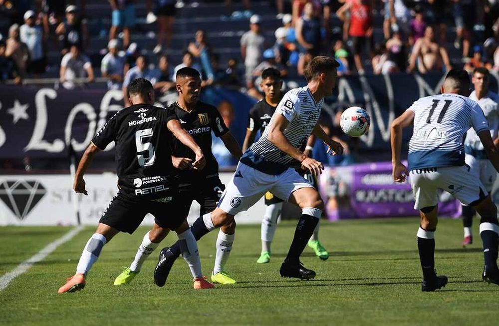 El domingo Independiente Rivadavia enfrenta a Brown en un partido clave por el ascenso. / Foto: José Gutiérrez