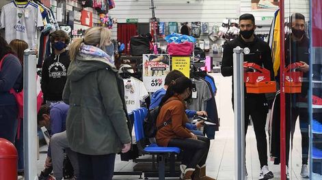 Los empleados de comercio  lograron un nuevo aumento salarial Foto:José Gutierrez / Los Andes