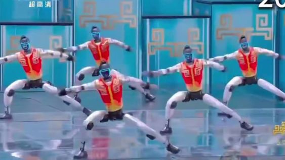 Exhibición de artes marciales de los robots humanoides en la gala del Año Nuevo Chino. &nbsp;