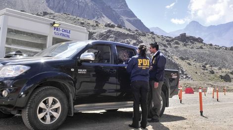 Los Andes | Uno del los vehículos de los mendocinos que quisieron ingresar a una familia venezolana a Chile. / Gentileza Losandesonline.
