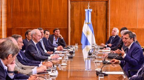 Sergio Massa anunció la política de canje de bonos.