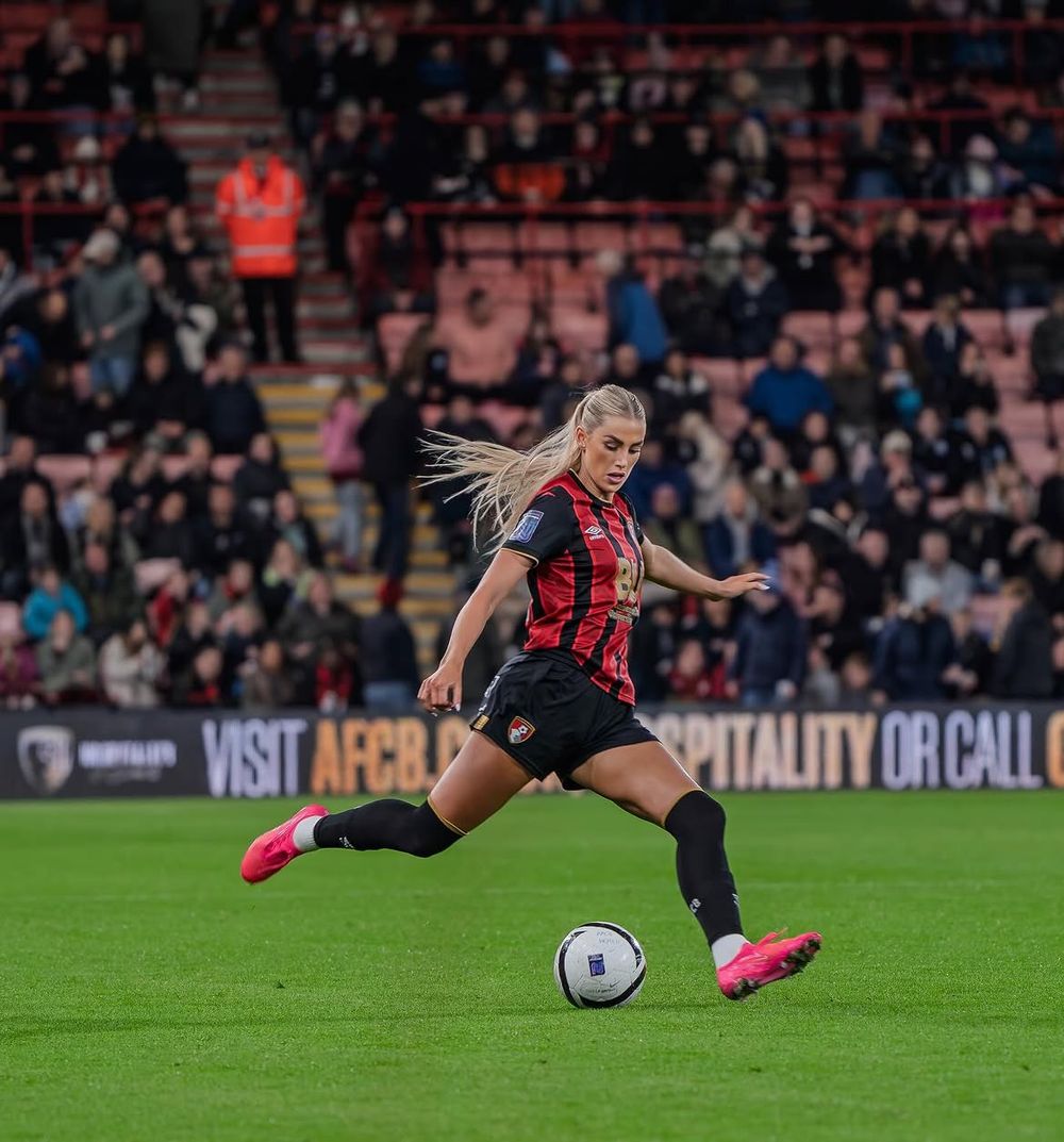Kelci Rose es futbolista profesional y jugó en AFC Bournemouth hasta junio de este año. Actualmente está sin equipo.