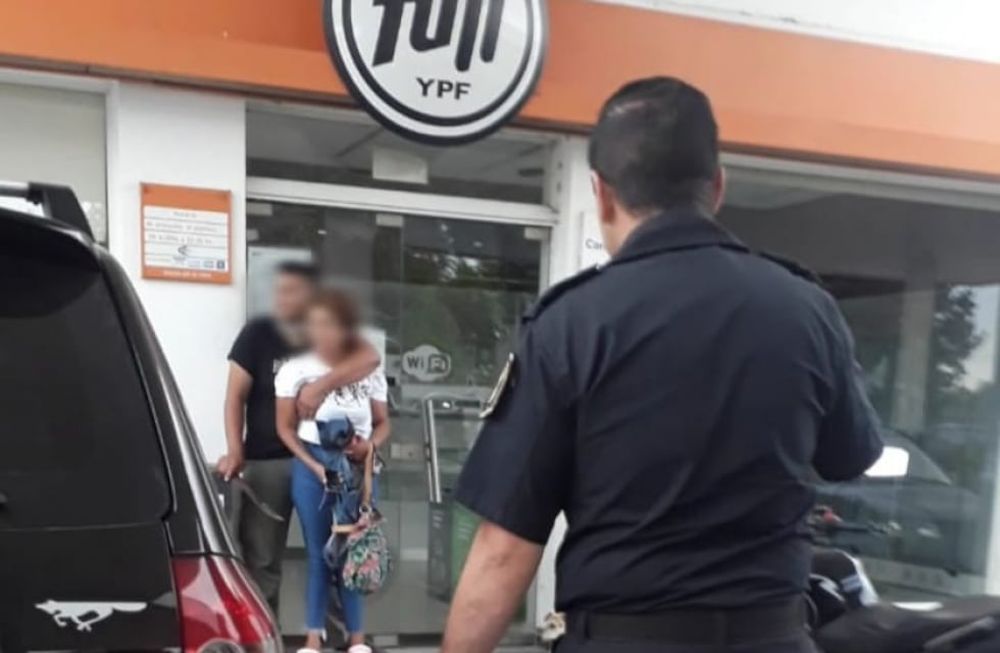 Los pesquisas expresaron que el joven se encontraba por momentos nervioso, por lo que no obedecía a las órdenes de los efectivos para que deponga su actitud.