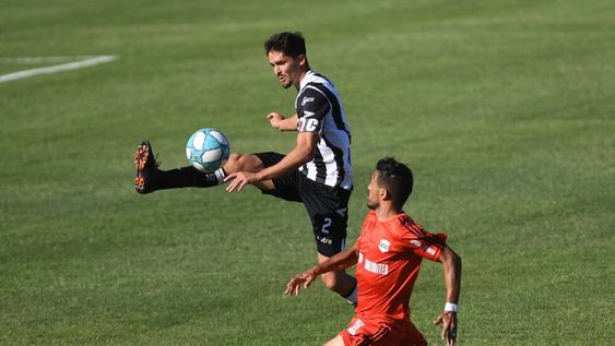 Telam, Buenos Aires, 14 de diciembre de 2020: Escena del encuentro entre Deportivo Riestra y Gimnasia y Esgrima de Mendoza por la tercera fecha de la Primera Nacional.Foto: Maximiliano Luna/cf/Telam
