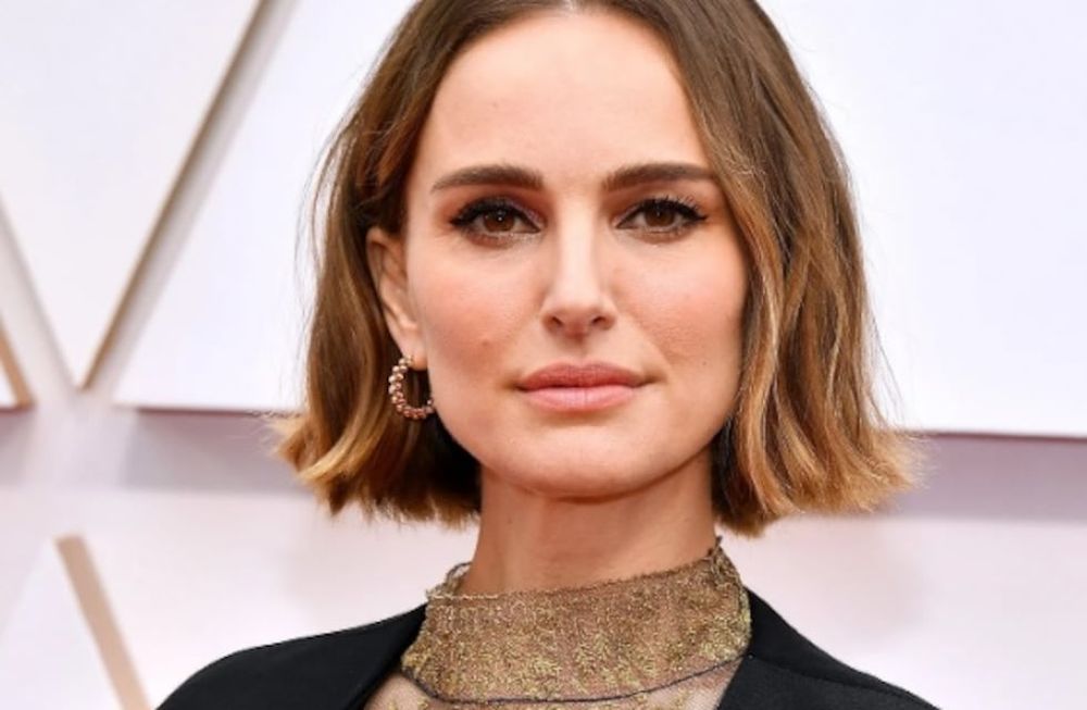 Natalie Portman desfiló en la Alfombra Roja de los Oscar con un vestido protesta