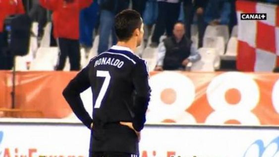 Especial dedicatoria para CR7 y Messi, tras la prohibición de cánticos ofensivos en España