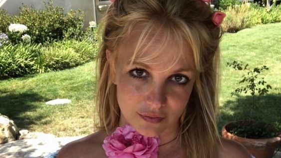 Britney Spears adelantó su nuevo material y nuevo look.