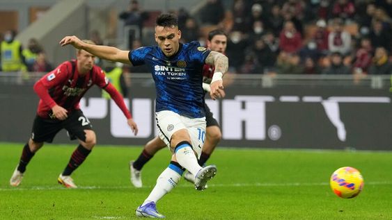 Inter y Milan igualaron, pero el delantero de la Selección Argentina desperdició un penal / AP.