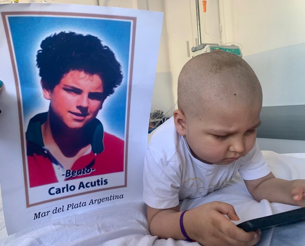 San Carlo Acutis: un niño que se curó de la misma enfermedad de la que murió el santo visitó la capilla