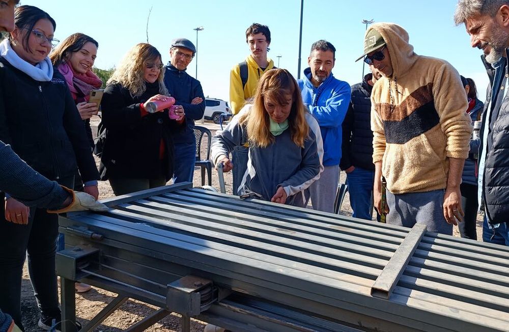 Vecinos de La Favorita recibieron una capacitación sobre un nuevo sistema de construcción sustentable
