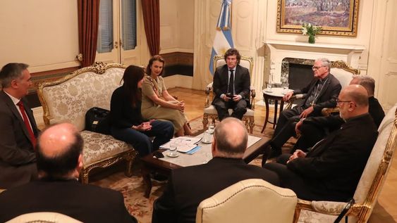 Estuvieron presentes la Ministra de Relaciones Exteriores y Culto, Diana Mondino, la Ministra de Capital Humano, Sandra Pettovello y el secretario de Culto, Francisco Sánchez - Oficina del Presidente