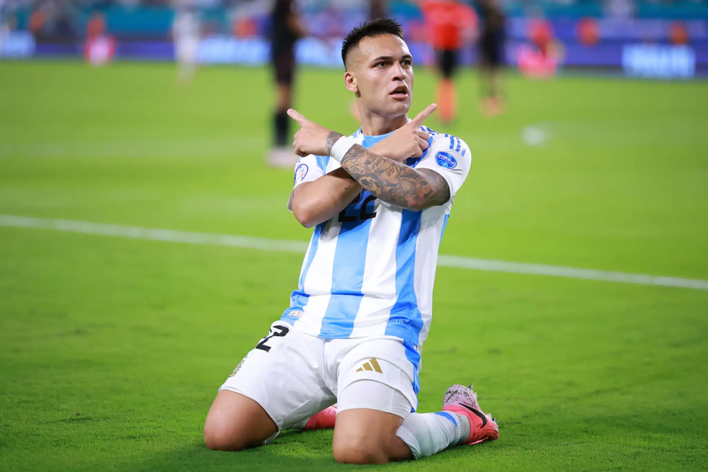 Lautaro Mart&iacute;nez quiere ser titular en el debut con Argelia