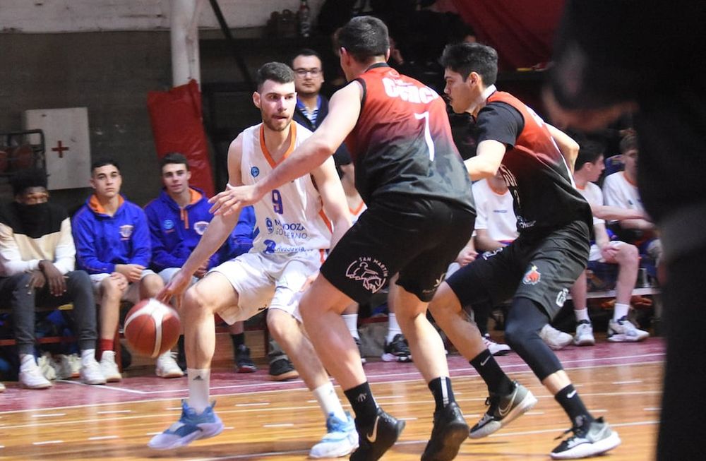 Guido Francese, la gran figura de Rivadavia Básquet. / Gentileza: Jorge Ruiz.