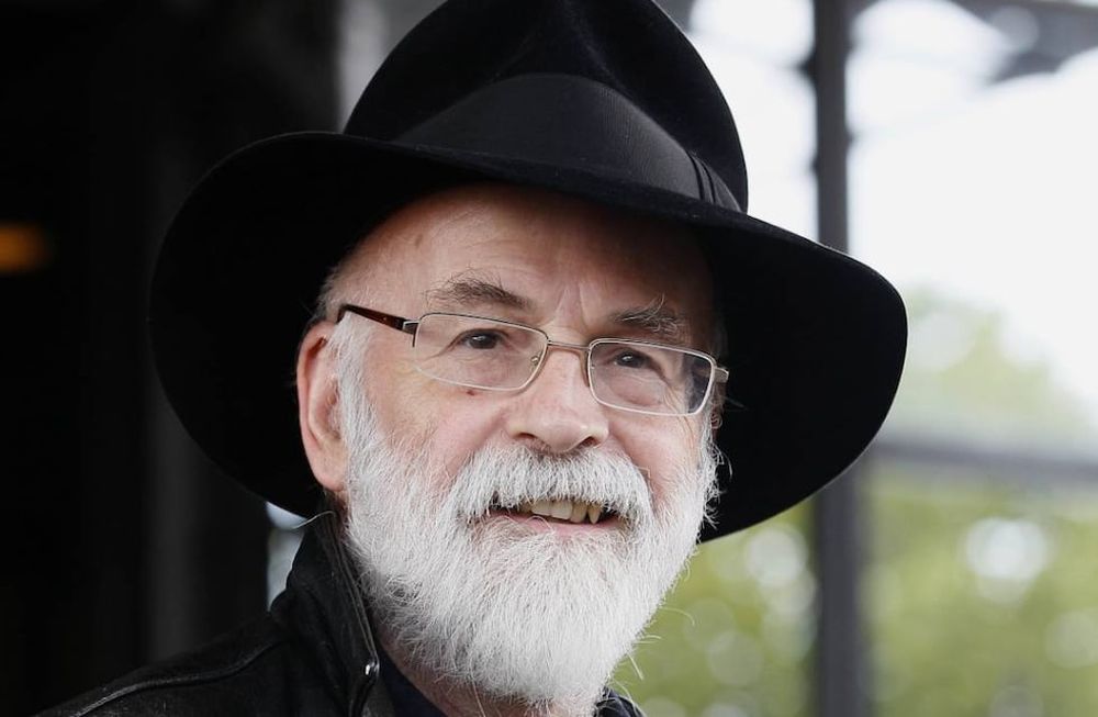 A los 66 años murió el escritor de ciencia ficción inglés Terry Pratchett