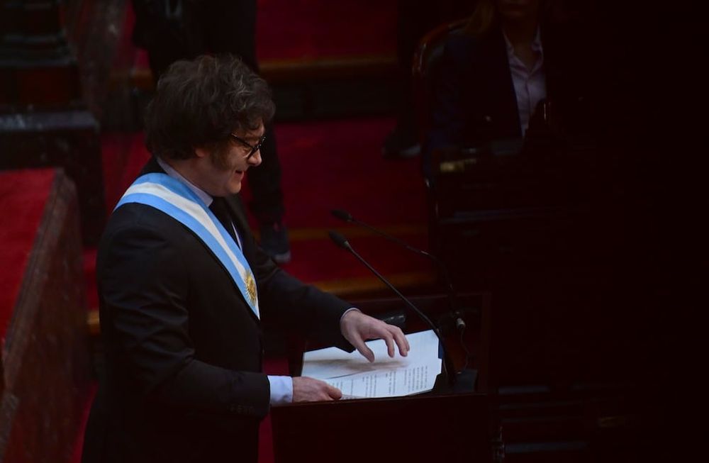 El presidente Javier Milei exhortó a los legisladores a que definan de qué lado de la historia quieren quedar en el debate por el Presupuesto 2025. Foto: Maxi Luna / NA