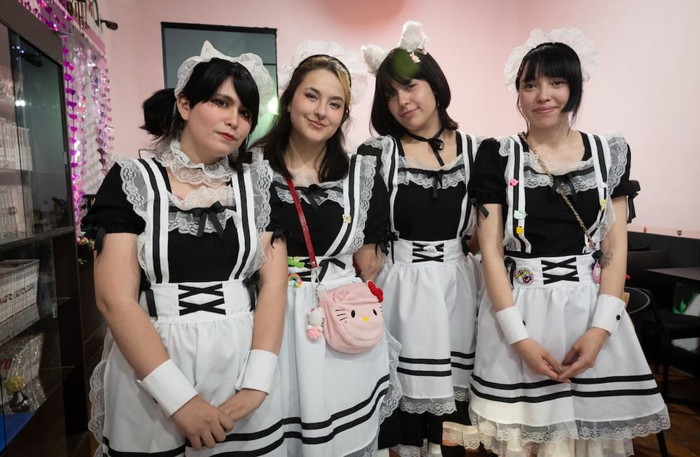 El café maid está atendido por chicas vestidas como sirvientas que atienden a los clientes como si fueran “sus amos”. La idea surgió en Japón para la gente en soledad.| Foto: Ignacio Blanco / Los Andes