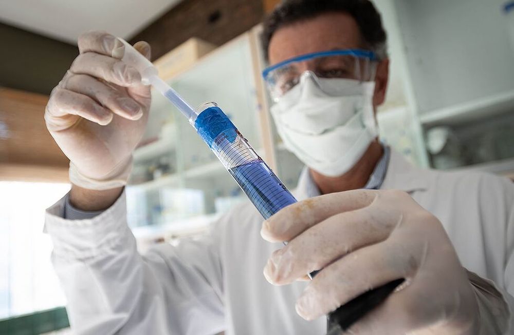 En algunas farmacias calculan que se ha triplicado la venta de vitamina D en los últimos meses. Antes se vendía a personas mayores de 50 años y a embarazadas. / Archivo