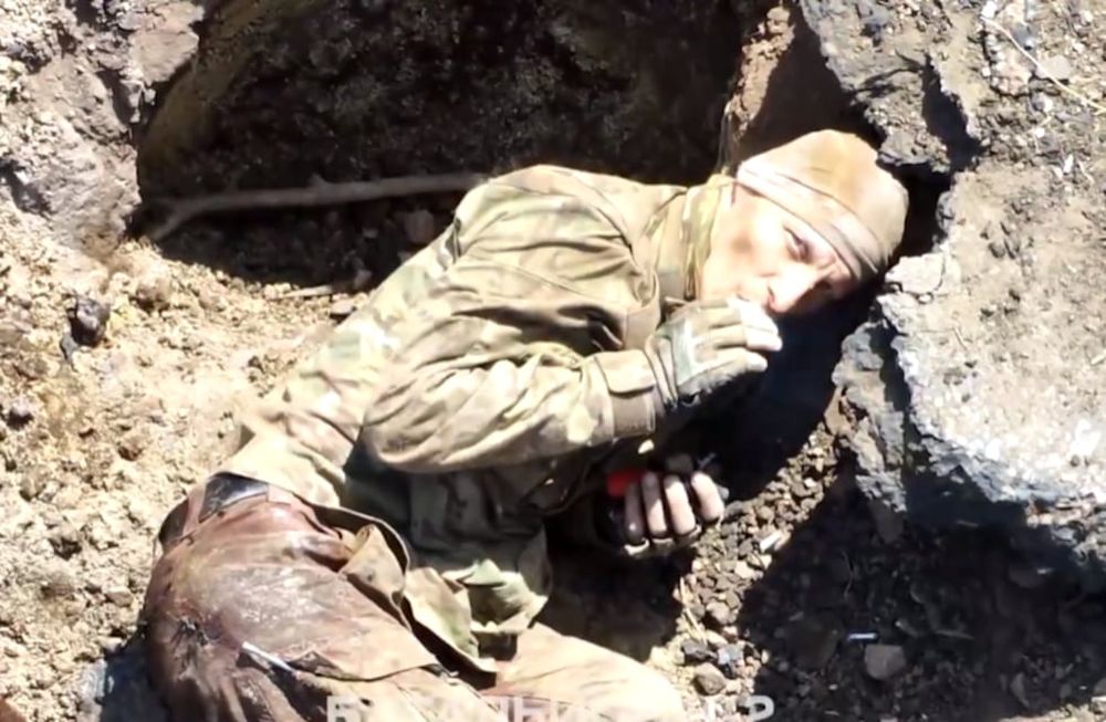 El soldado ruso pidió fumar un cigarrillo antes de ser eliminado por un dron ucraniano.