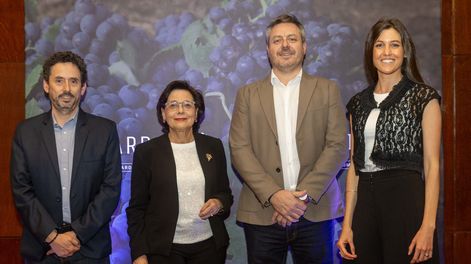 Pablo Dellazoppa, Andrea Rizzo y Axel Maldonado, del staff de Diario Los Andes, junto a Cristina Pandolfi, atentos a cada detalle de la Gala de premiación.&nbsp;