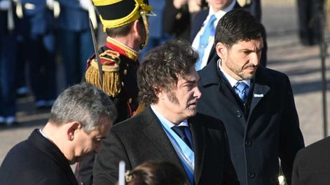 Los Andes | NOTICIAS ARGENTINAS BAIRES, JUNIO 20: El presidente Javier Milei, el gobernador de Santa Fe, Maximiliano Pullaro y el intendente de Rosario Pablo Javkin durante el acto del día de la Bandera en Rosario. Foto NA