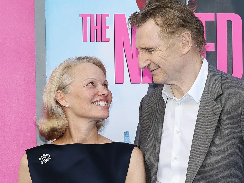 Pamela Anderson y Liam Neeson, un amor inesperado.