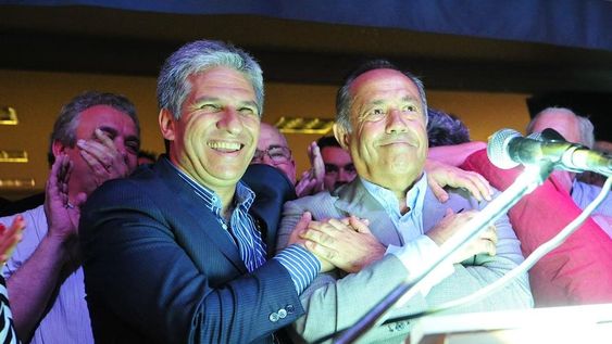 Elecciones en San Luis: Claudio Poggi, de Juntos por el Cambio, le ganó al peronista Fernández (candidato de Alberto Rodríguez Saá). Adolfo, peleado con su hermano, lo acompañó. / Foto: Gentileza