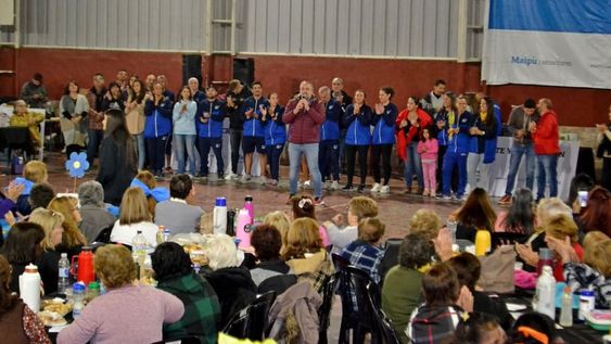 Maipú agasajó a sus adultos mayores. Foto: prensa Maipú Municipio.
