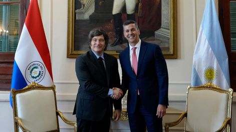 Encuentro bilateral entre Javier Milei y su par Santiago Peña en Paraguay.