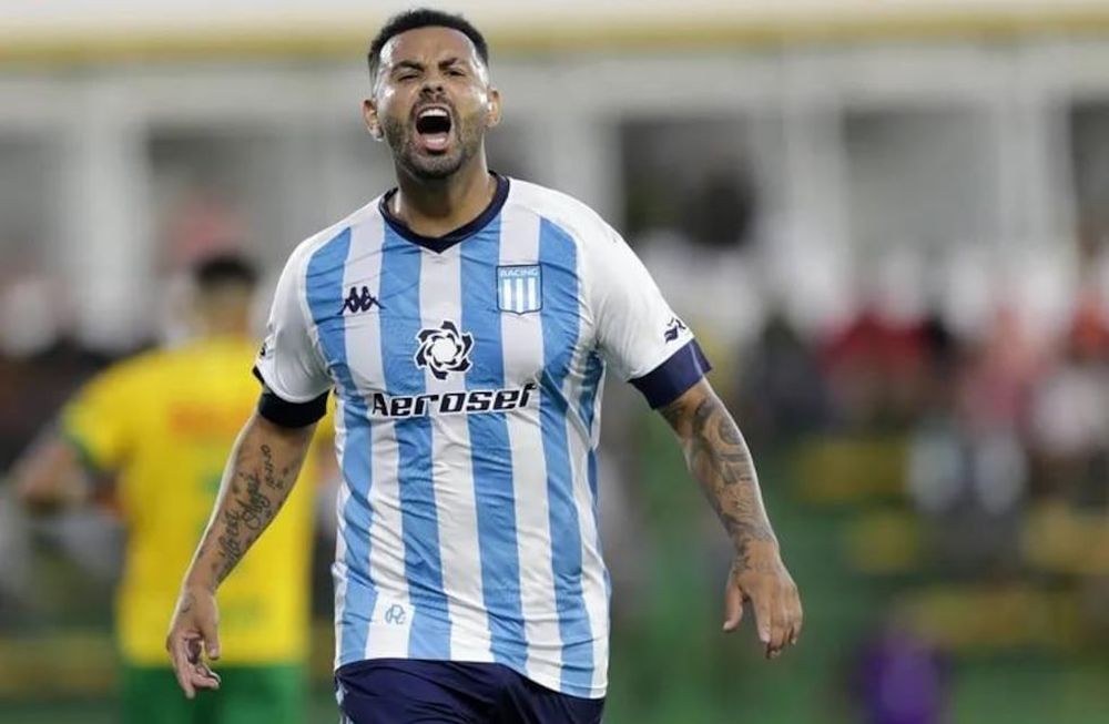 Edwin Cardona fue licenciado por el cuerpo técnico de Racing.