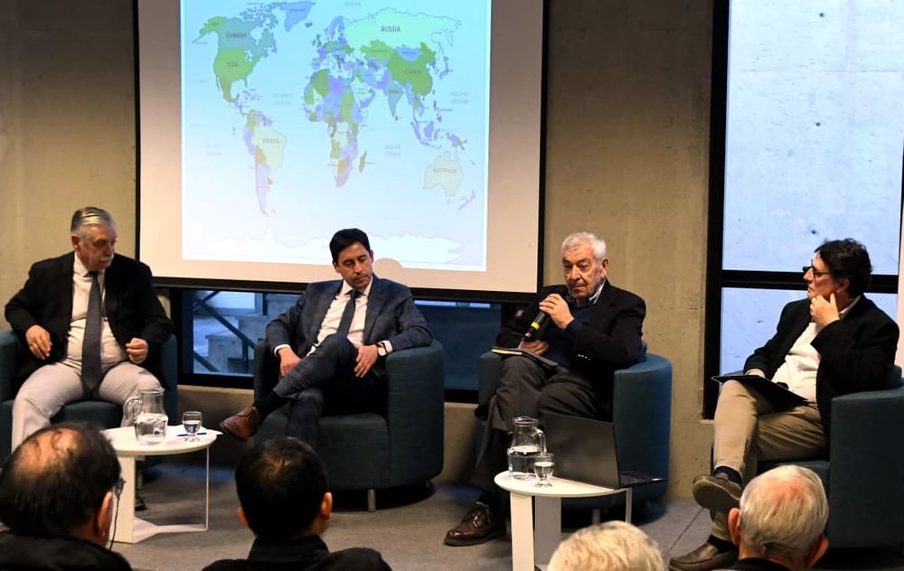 El IARI y la UCA realizaron un conversatorio donde se analizó la soberanía argentina sobre las Islas Malvinas y los desafíos de la política exterior.