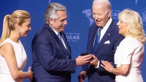 Biden le dio un cálido recibimiento a Alberto Fernández y Fabiola Yánez. Foto: Web