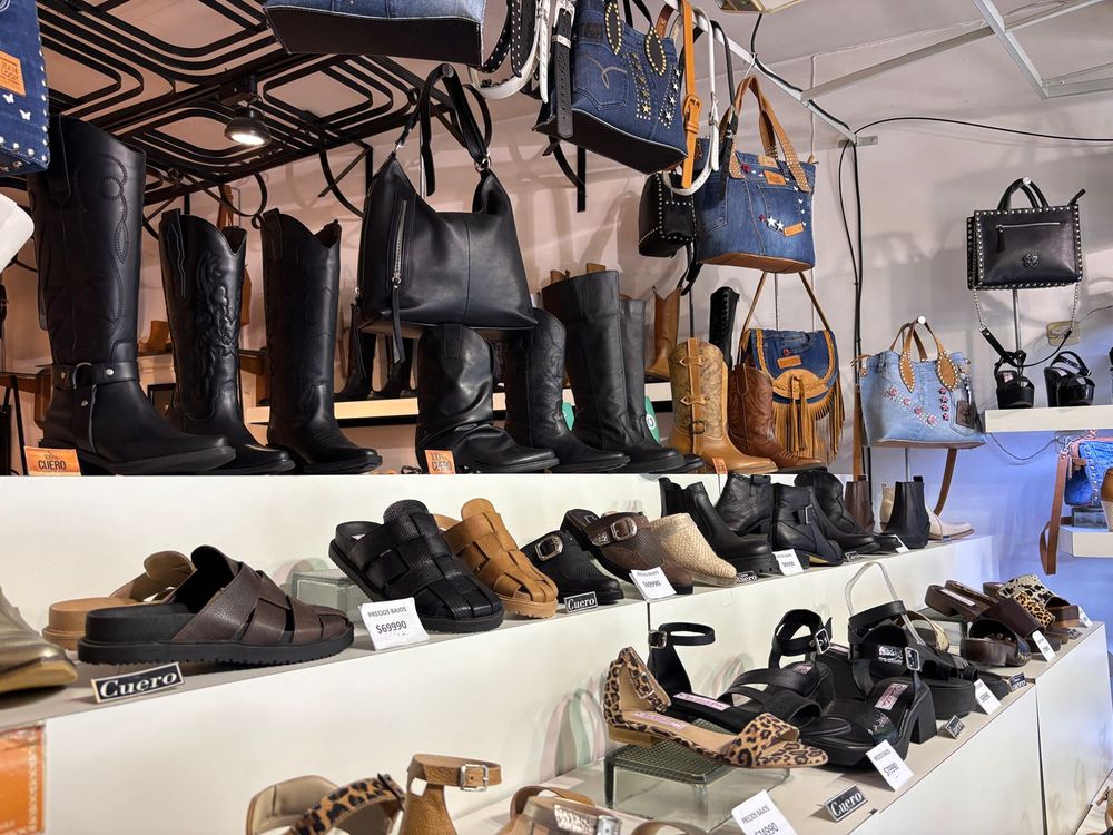 El color negro es el más elegido en zapatos. 