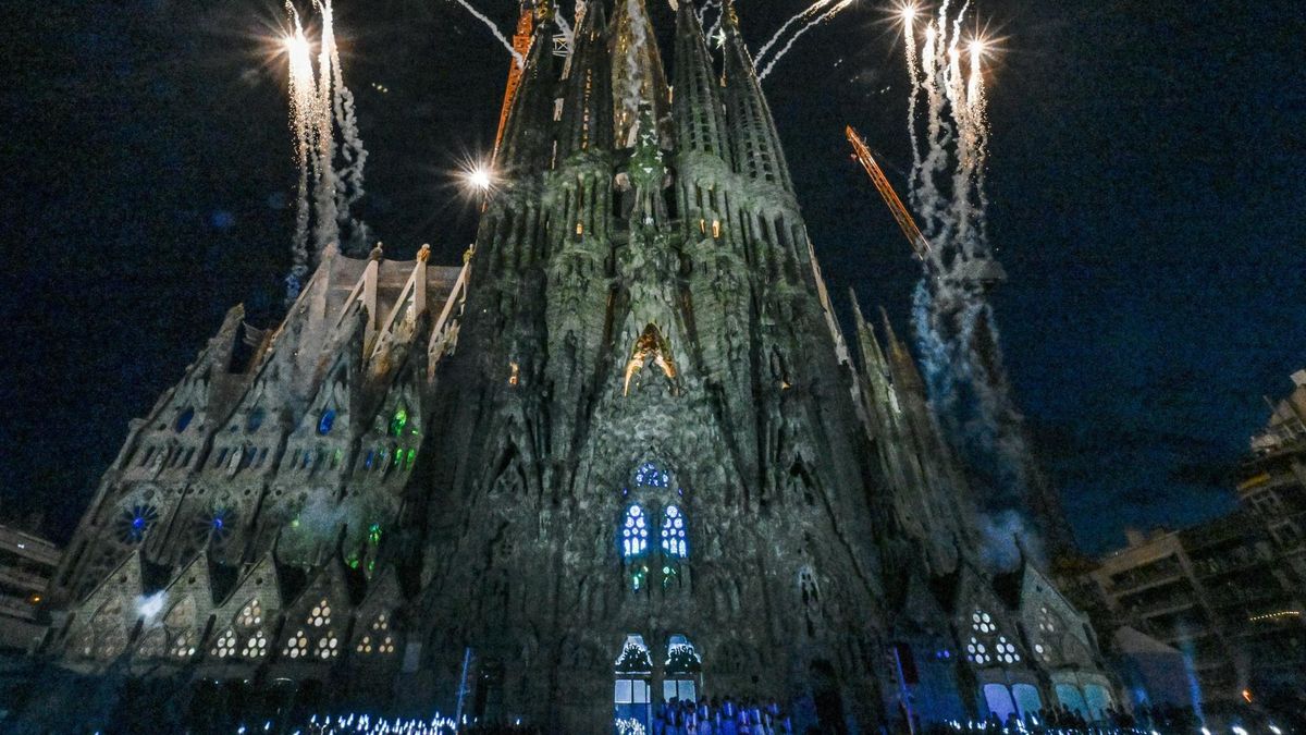 El papa León XIV bendijo la cumbre de la Sagrada Familia ant