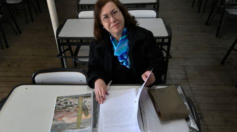 Los Andes | Cristina Giménez cursa en el CENS 3 Profesor Anselmo Morales , de Maipú. Es abuela y trabajó de modista hasta hace poco tiempo.Foto: Orlando Pelichotti / Los Andes