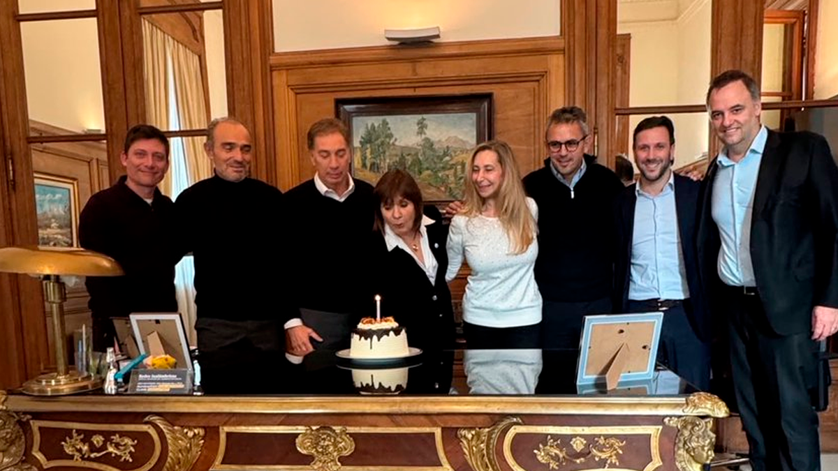 Karina Milei reunió a la cúpula oficialista y saludó a Bullr
