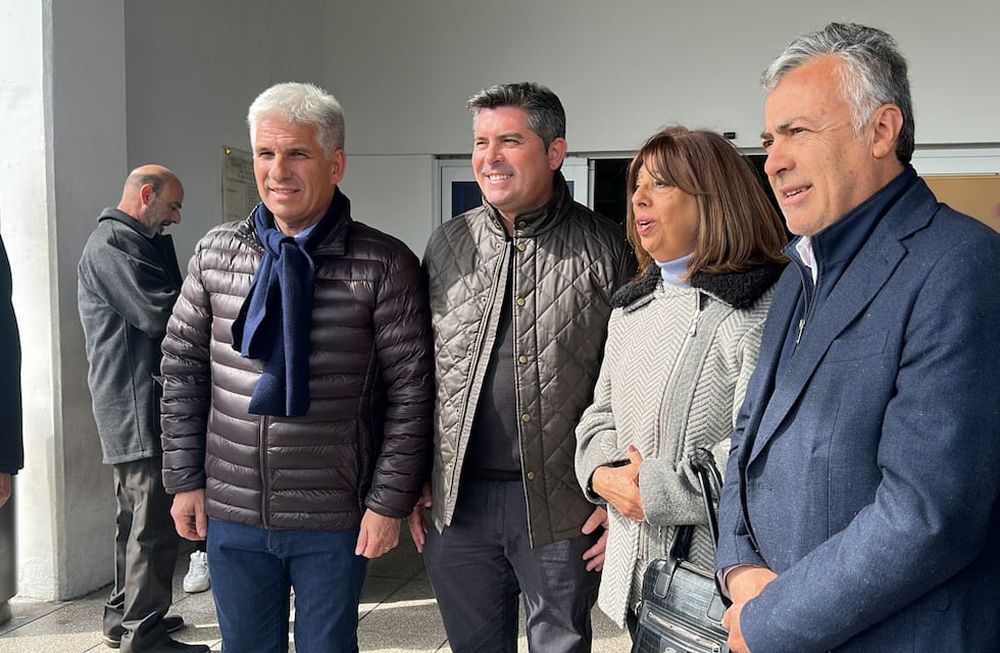 Junto a los gobernadores de San Luis y San Juan, Claudio Poggi y Marcelo Orrego, y la ministra de Educación de Tucumán, Susana Montalto.