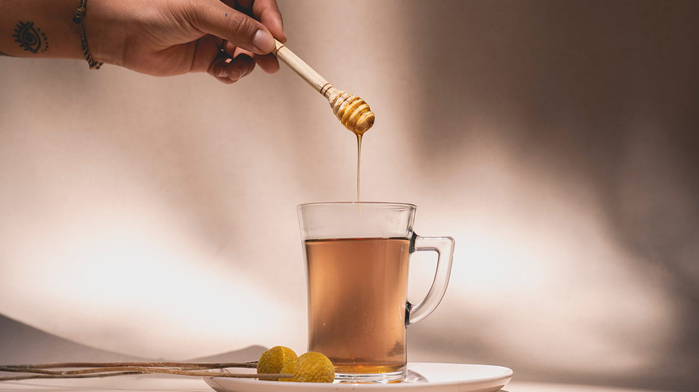 ¿Qué pasa si tomás agua con miel antes de dormir?