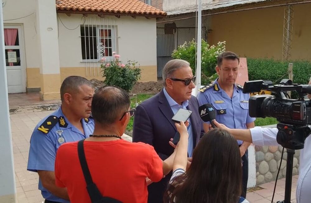 El ministro de Seguridad Raúl Levrino viajó a San Carlos y desde allí confirmó que los dos policías serán desafectados e investigados por robo. Foto: Prensa Ministerio de Seguridad