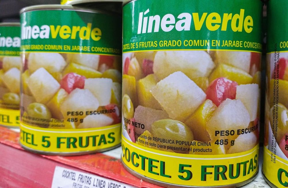 Polémica y rechazo de productores por la importación de frutas enlatadas desde China / Mariana Villa